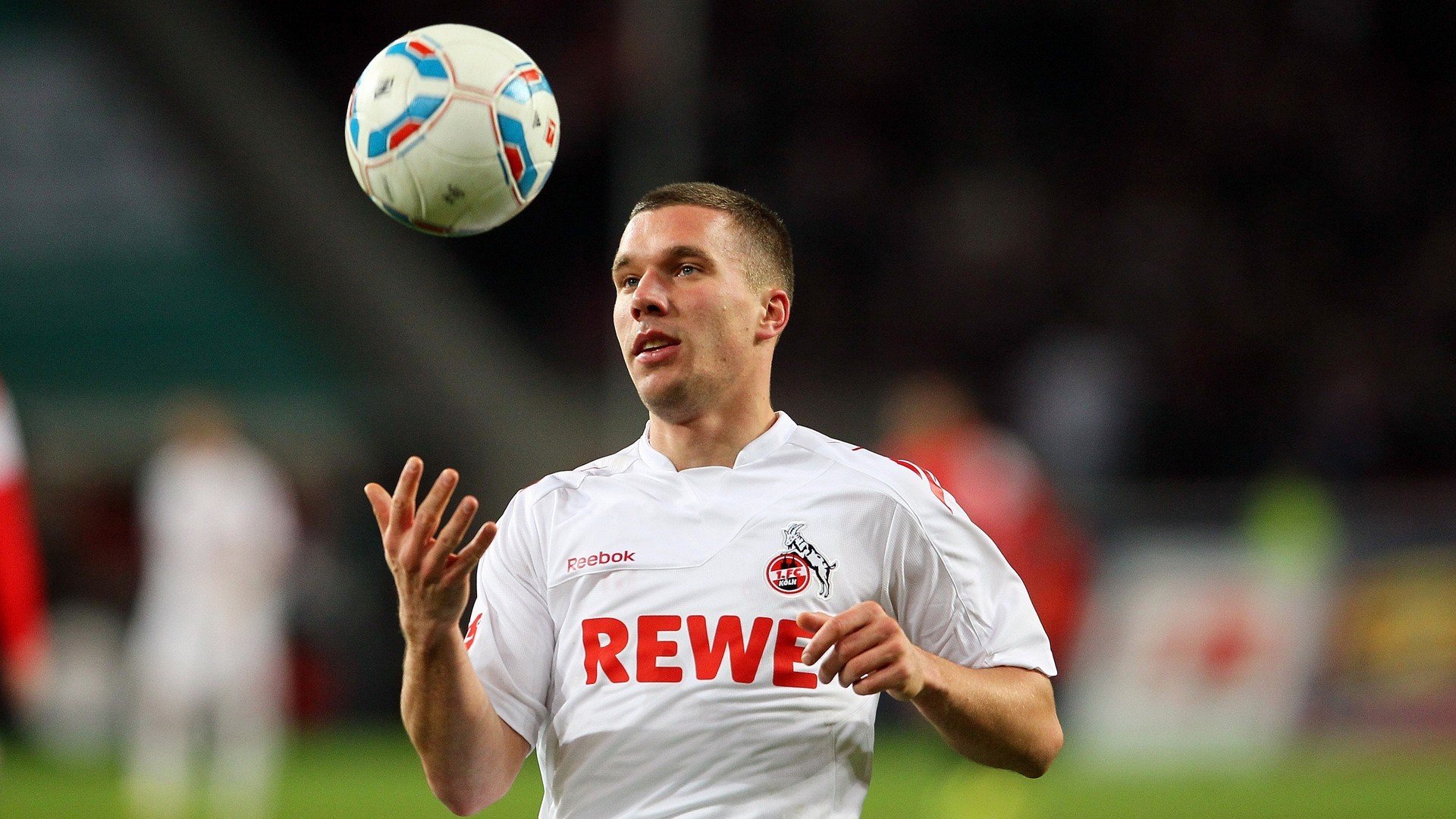 戈麦斯一锤定音，多特蒙德险胜曼联引爆威斯特法伦