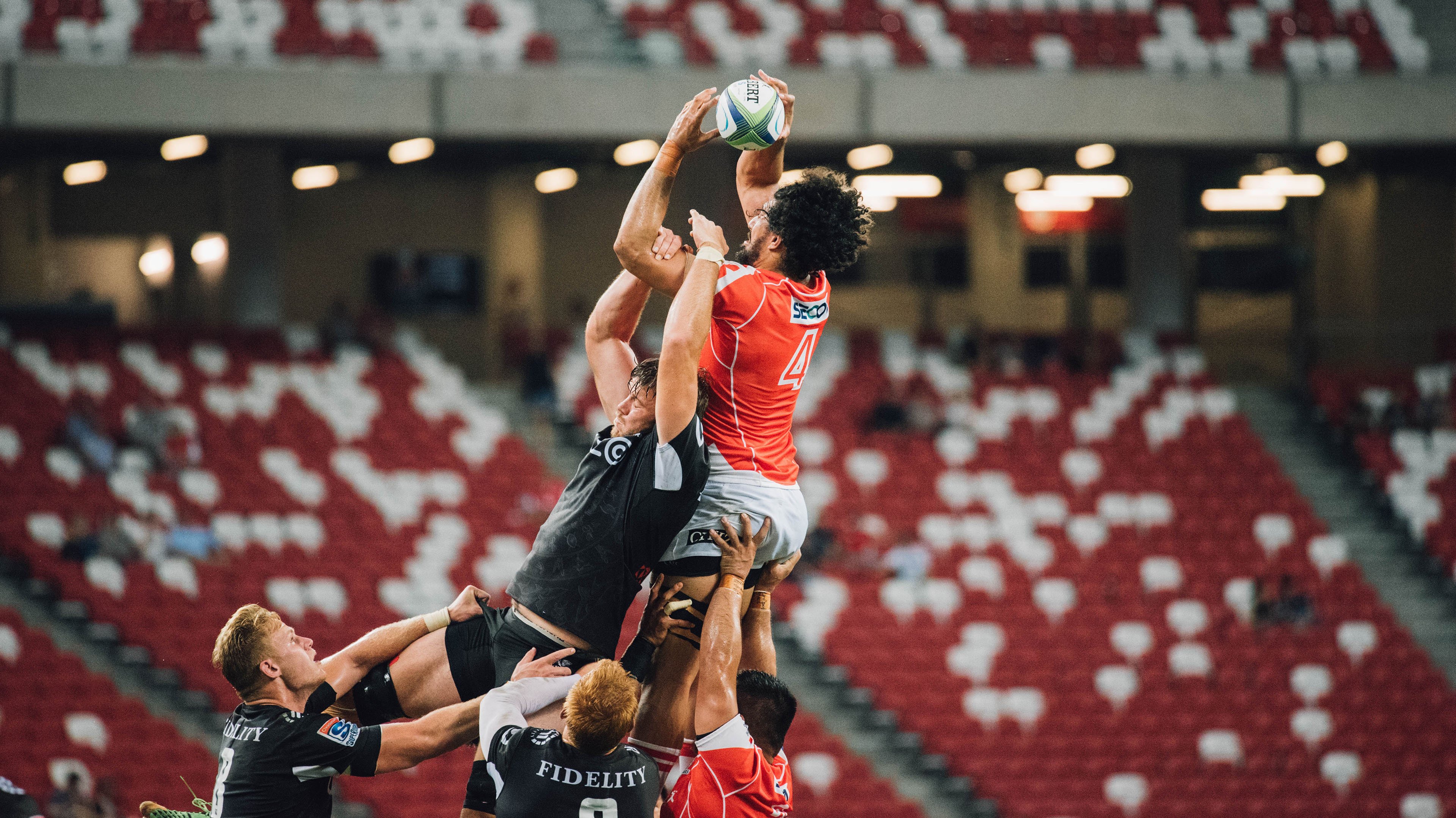 赛道上的颠覆，拉塞尔带领哈斯车队轻取红牛二队