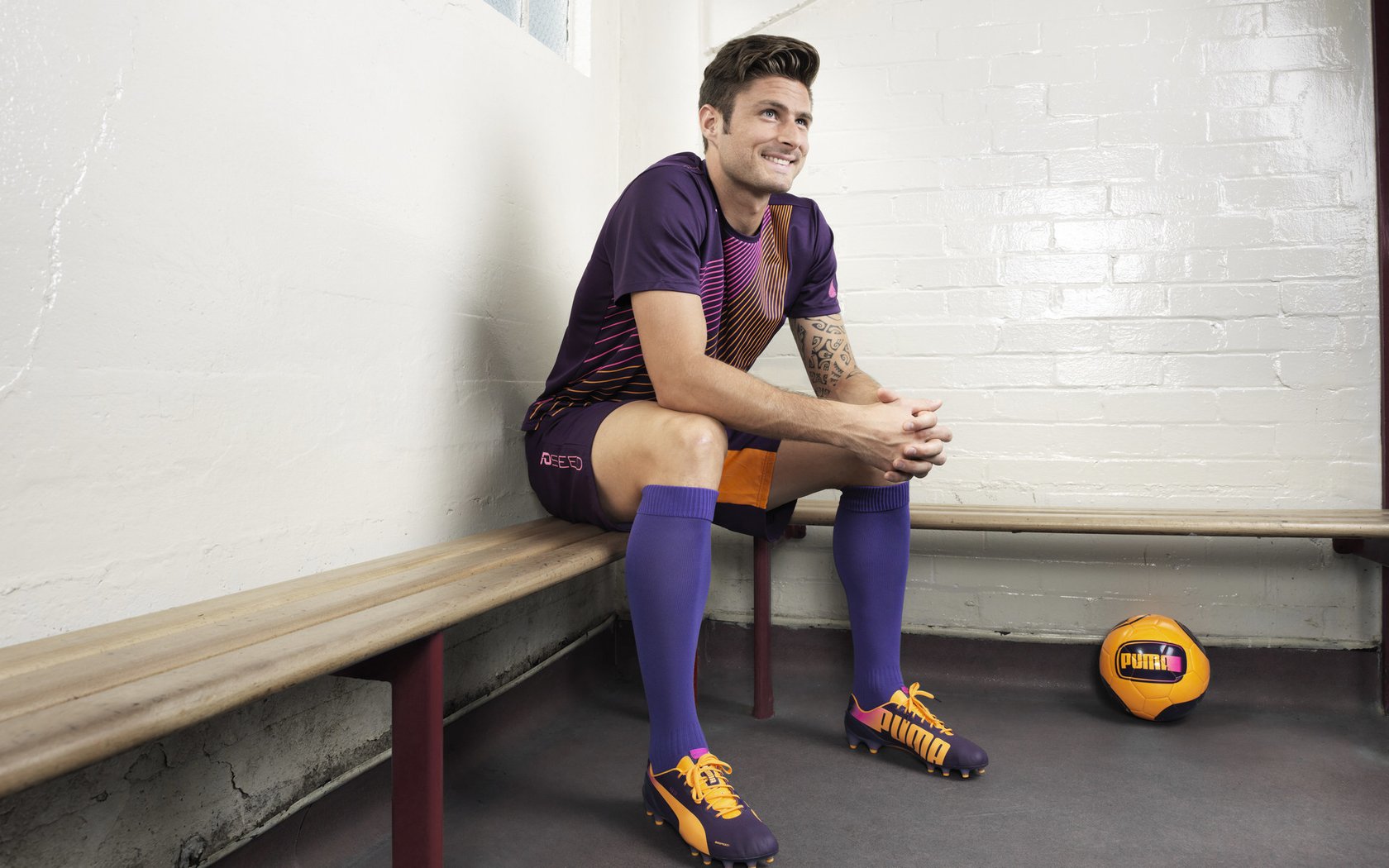 绝地反击！红牛二队惊天逆转阿斯顿马丁，周冠宇点燃赛场激情