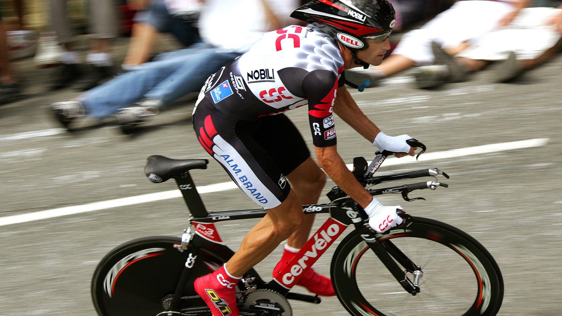 双重奏鸣，法国铁骑碾过丹麦，石宇奇羽坛绽放高光